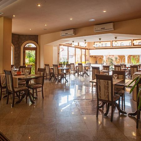 Pension La Fontana Baia Mare Luaran gambar
