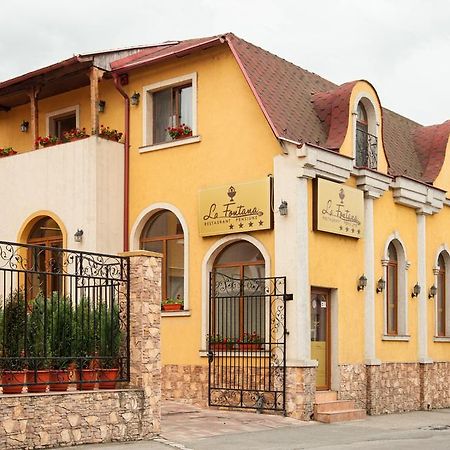 Pension La Fontana Baia Mare Luaran gambar