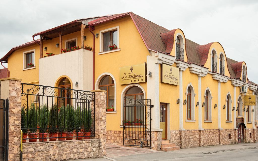 Pension La Fontana Baia Mare Luaran gambar