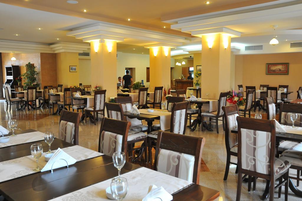 Pension La Fontana Baia Mare Luaran gambar
