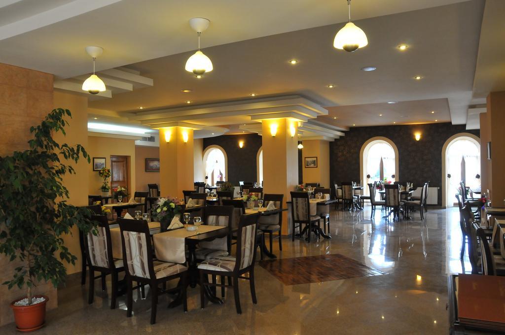 Pension La Fontana Baia Mare Luaran gambar