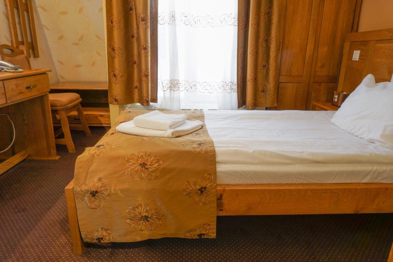 Pension La Fontana Baia Mare Luaran gambar