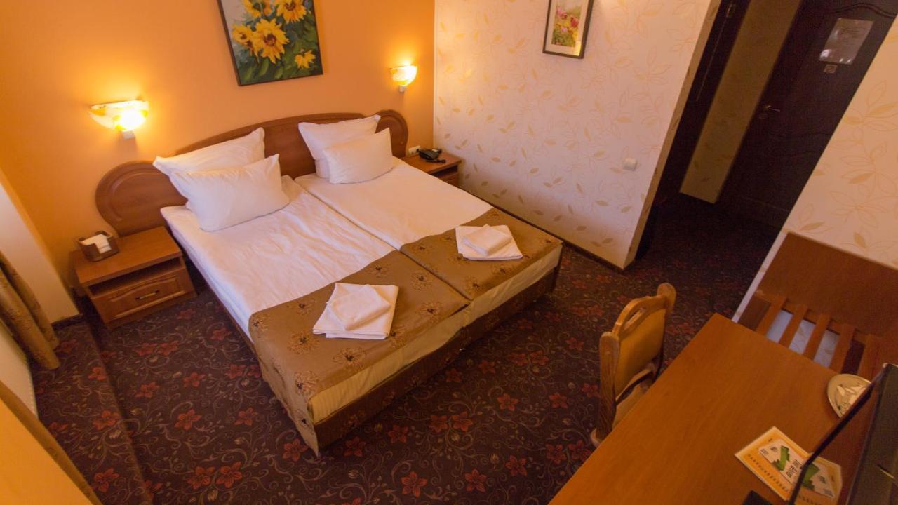 Pension La Fontana Baia Mare Luaran gambar